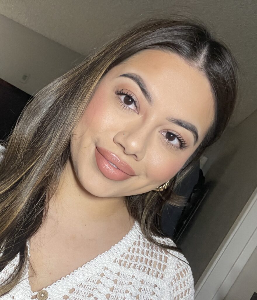 Leslie Alvarez-Morales Headshot